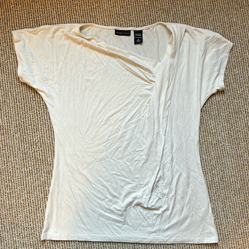 New York & Co women's short sleeve asymmetrical neckline size small in cream